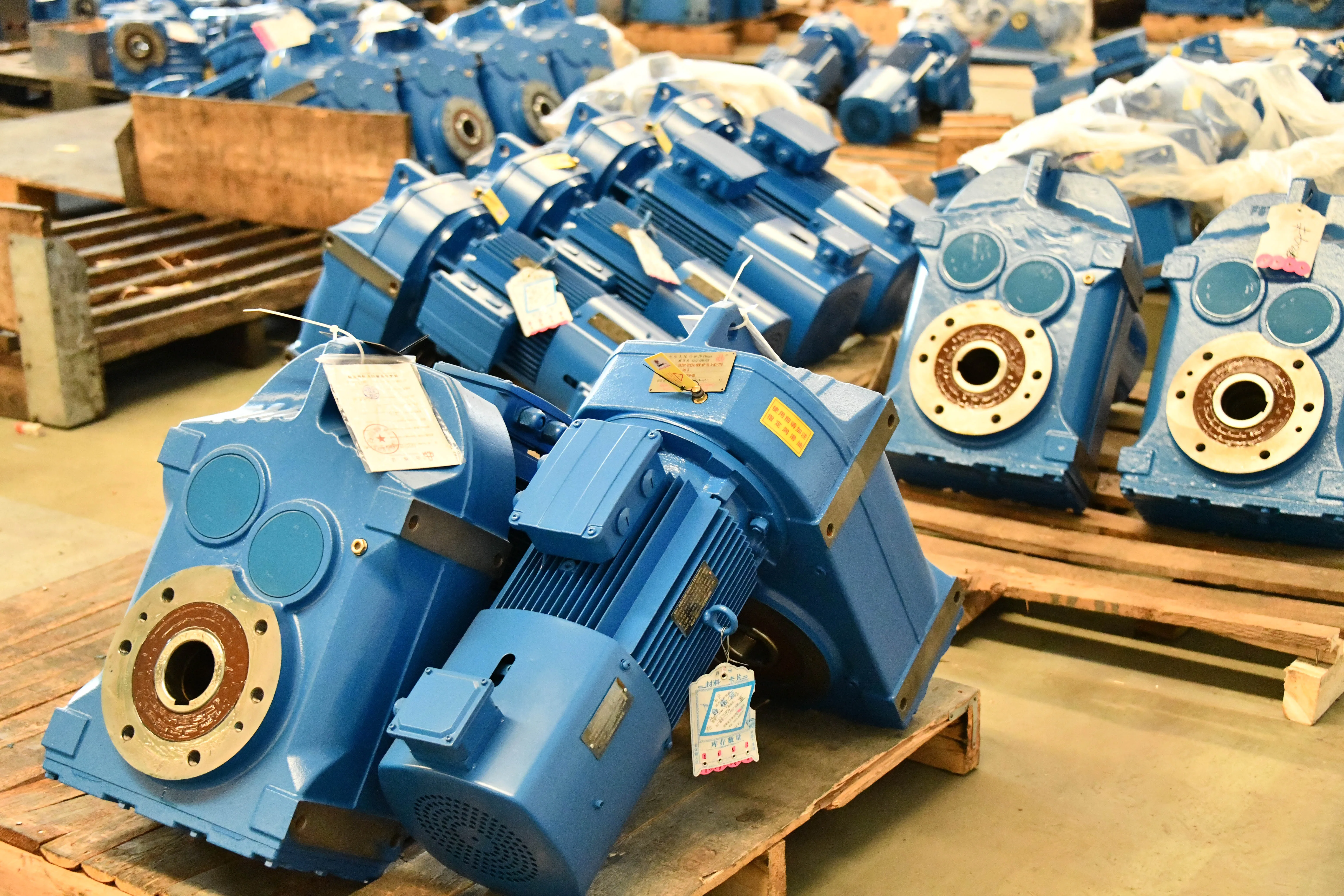 Geared motor F series helical gear R/S/K/F series reducer three-phase asynchronous motor gearbox in stock