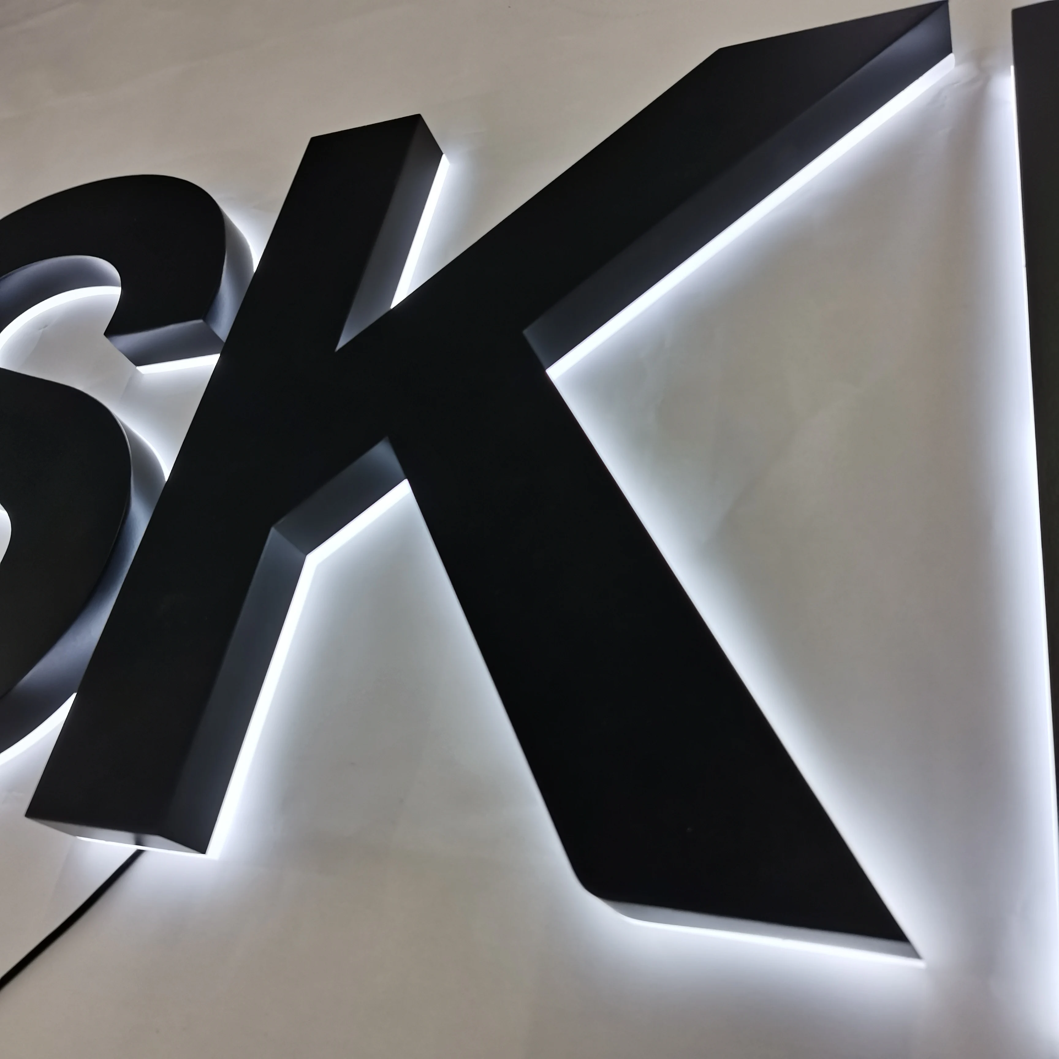 Koncept Custom Backlit Stainless Steel Letters Acrylic Metal Signboard Led Illuminated Signage Beauty Salon Wall Signs