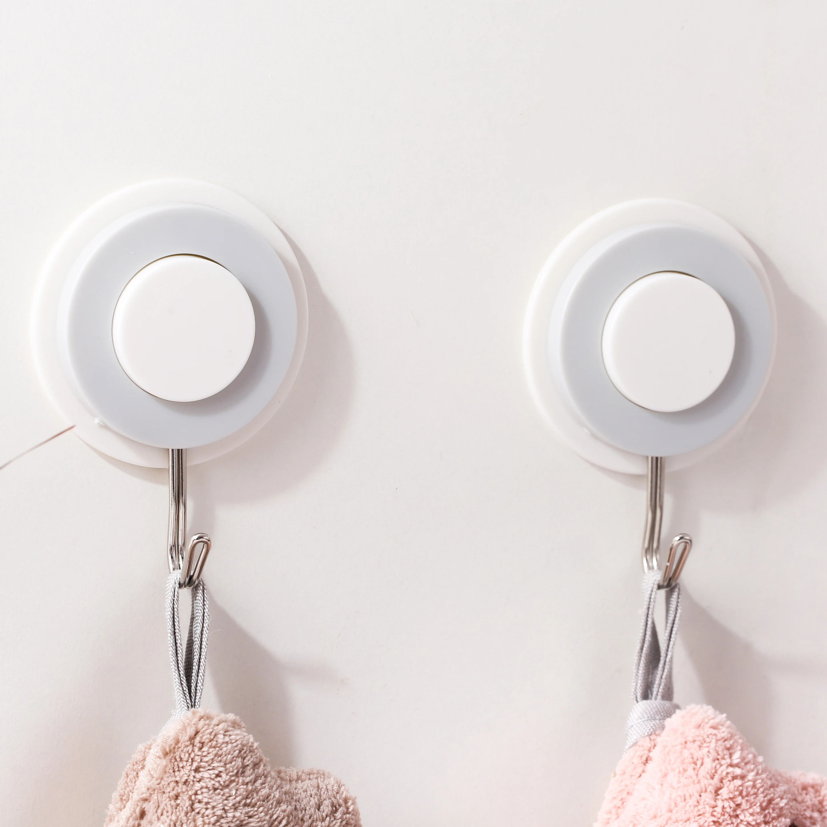 Strong Adhesive Hooks Plastic Wall Mounted Hanger Hook For Clothes