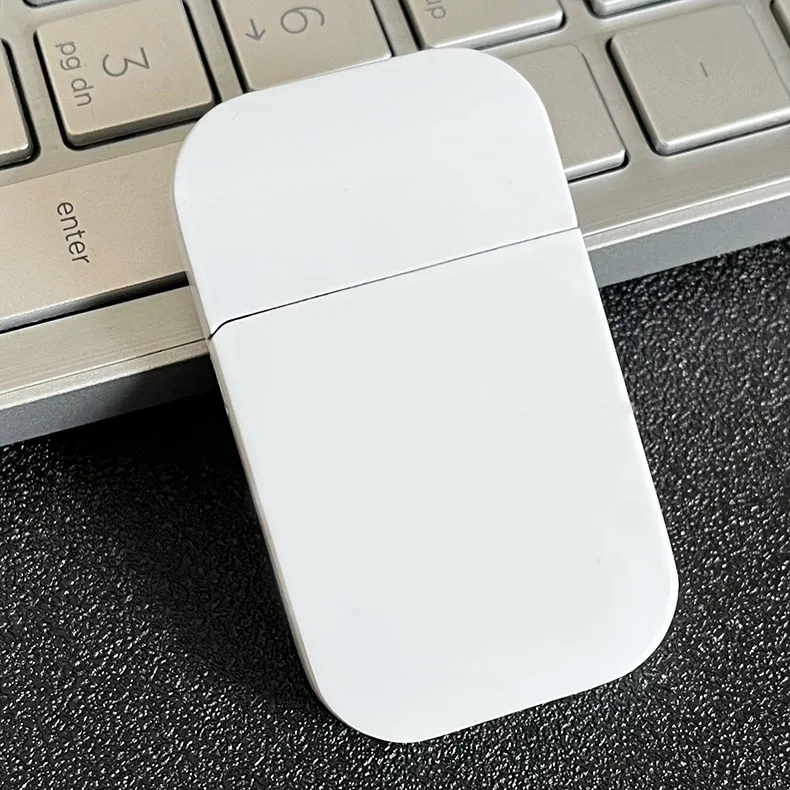 Windproof Red Flame Lighter Refillable Gas Metal Lighter Accept LOGO Customization