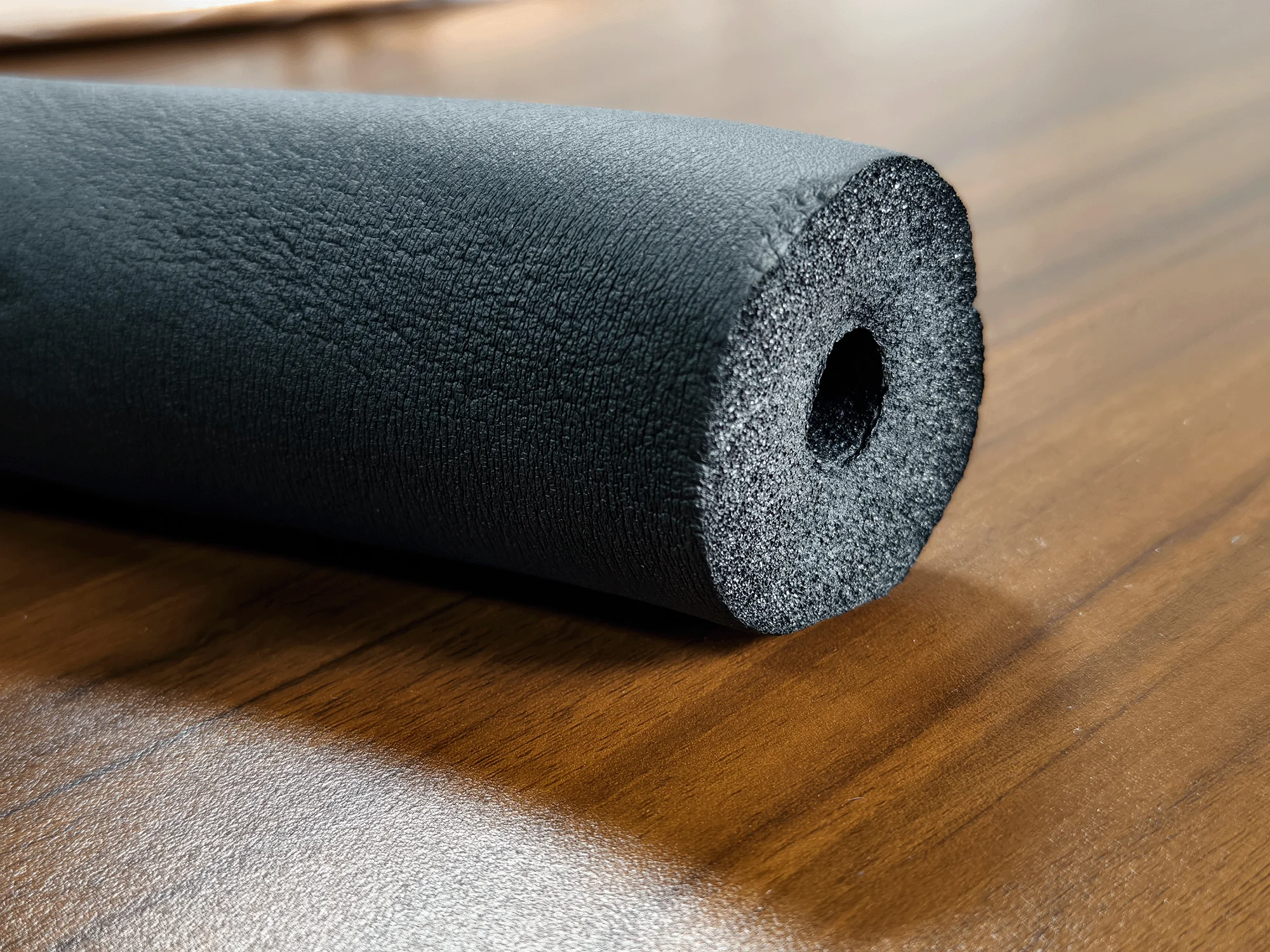 Black Rubber Insulation Pipe with UV Film Thermal Insulation Heat HVAC Foam Tube For Refrigeration Copper Pipe