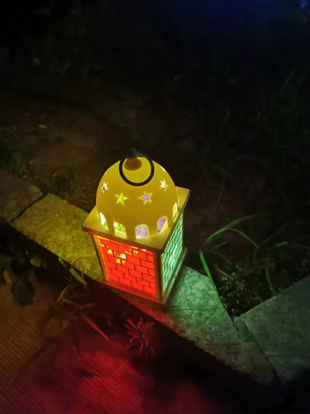 Fashion Design Vintage White Plastic LED Candle Hollow Storm Lantern Garden Muslim Ramadan Party Decor IP67 30pcs per Carton