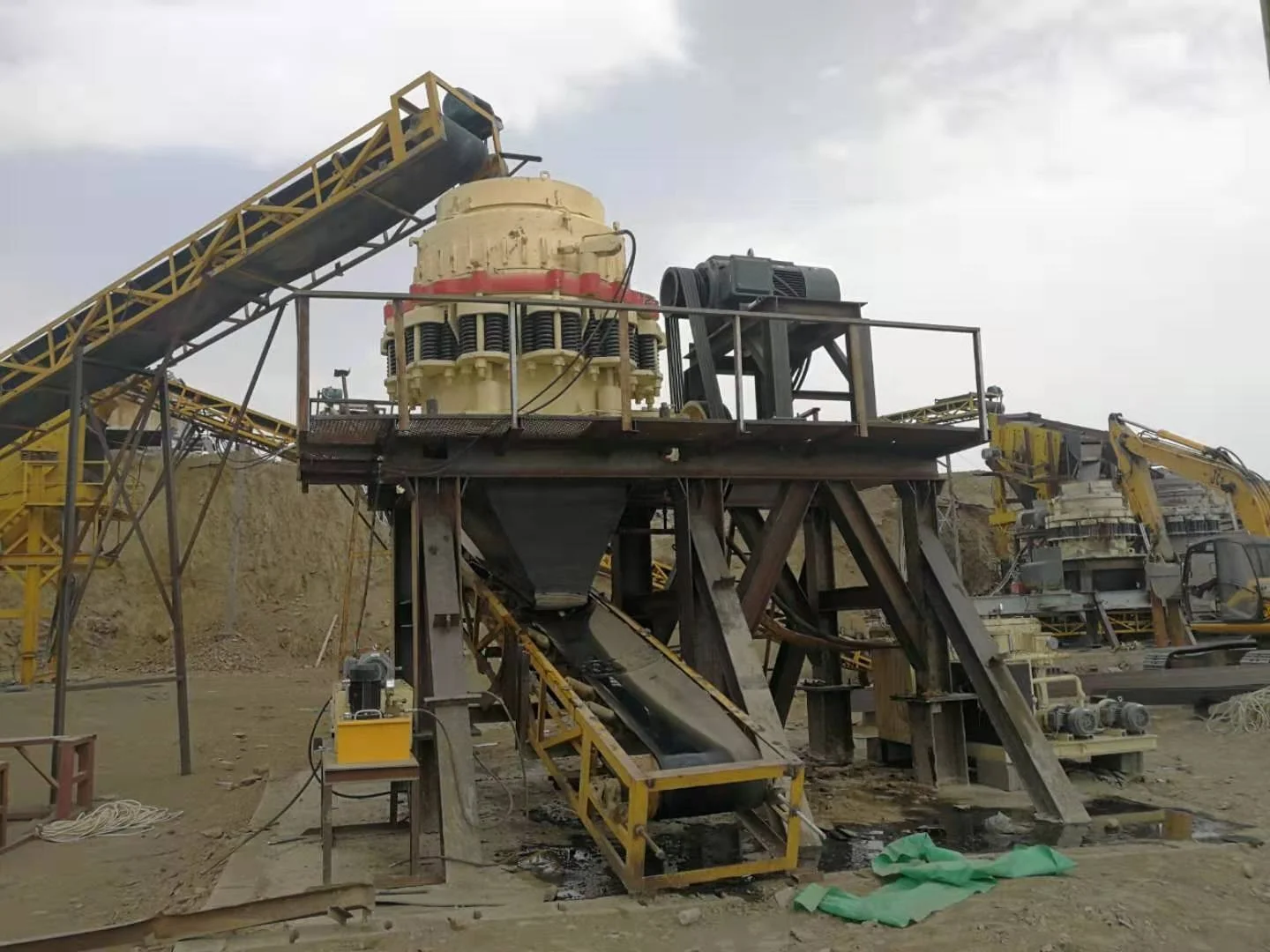 
Symons cone crusher S240 standard with 350-600tons per hour high performance 