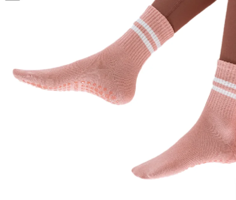 Professional Anti-slip Socks High Elastic Indoor Anti-fall Sport Socks For Men & Women Factory Directory