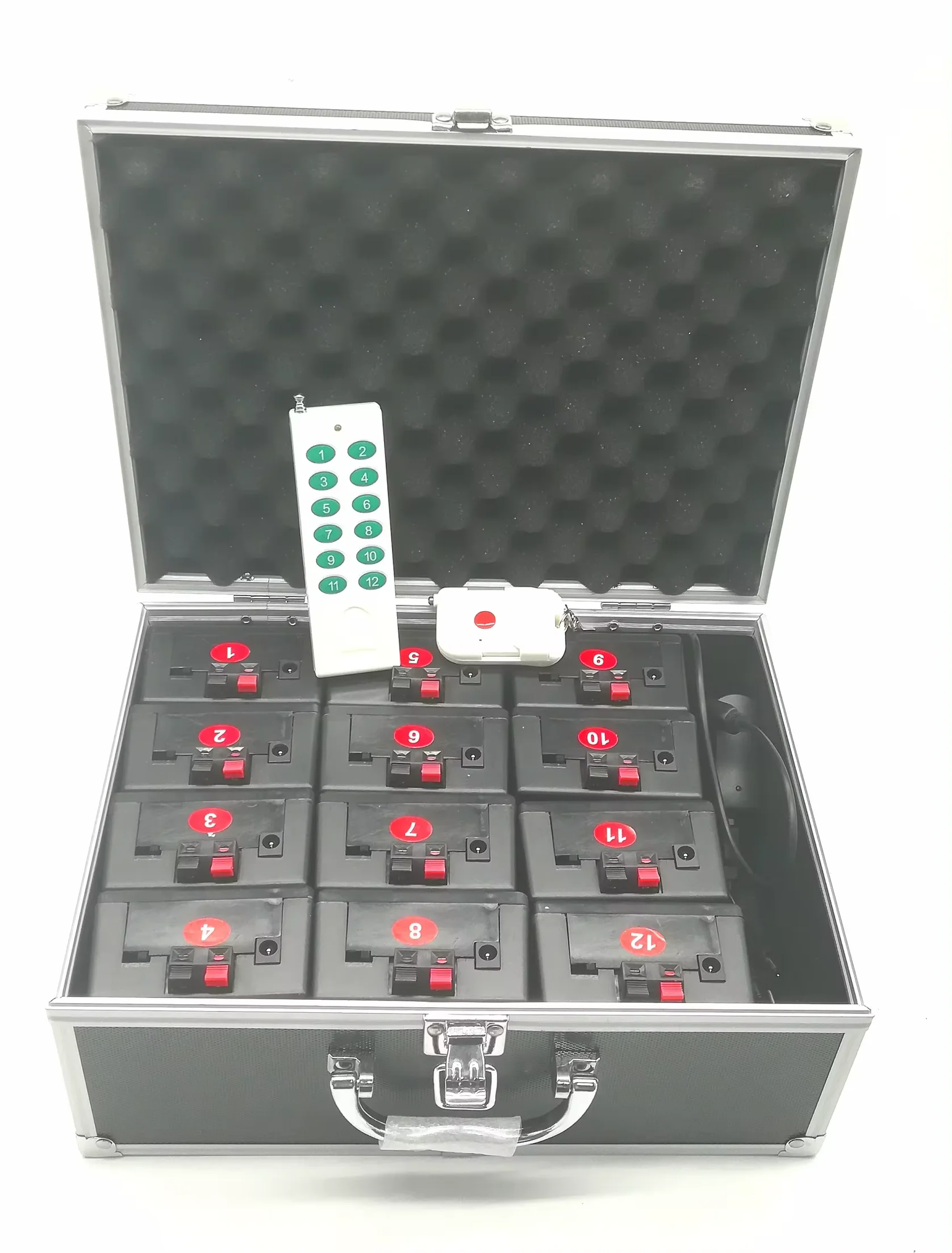 China Factory Supplied Cold Pyro Remote Control Fire Ignition Pyrotechnics Fireworks Firing System of 12 Receivers Rechargeable