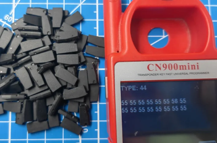 Blank PCF7935 ID44 Ceramic Chip Used to Generate 33/40/41/42/44/45 Same function with PCF7935AA PCF7935AS Chip