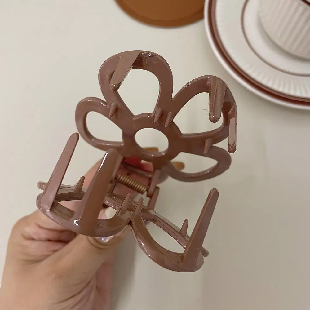 Round Floral Flower Claw Clip Trending Girls Hair Accessories Cute Daisy Hair Claw Best Quality Minimalist Hair Clip