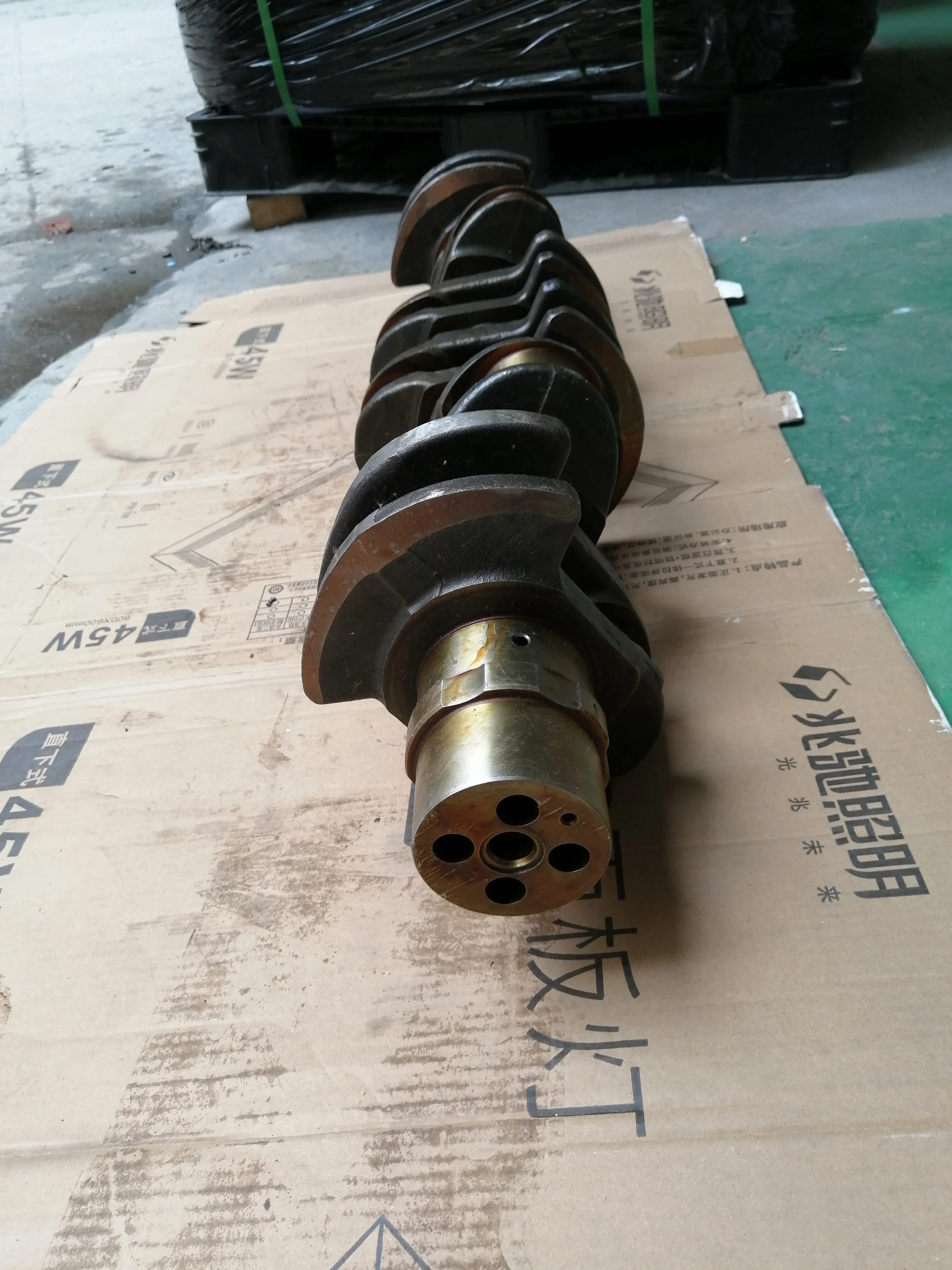 D7D D7E Engine Crankshaft Forged Steel for Excavator Parts