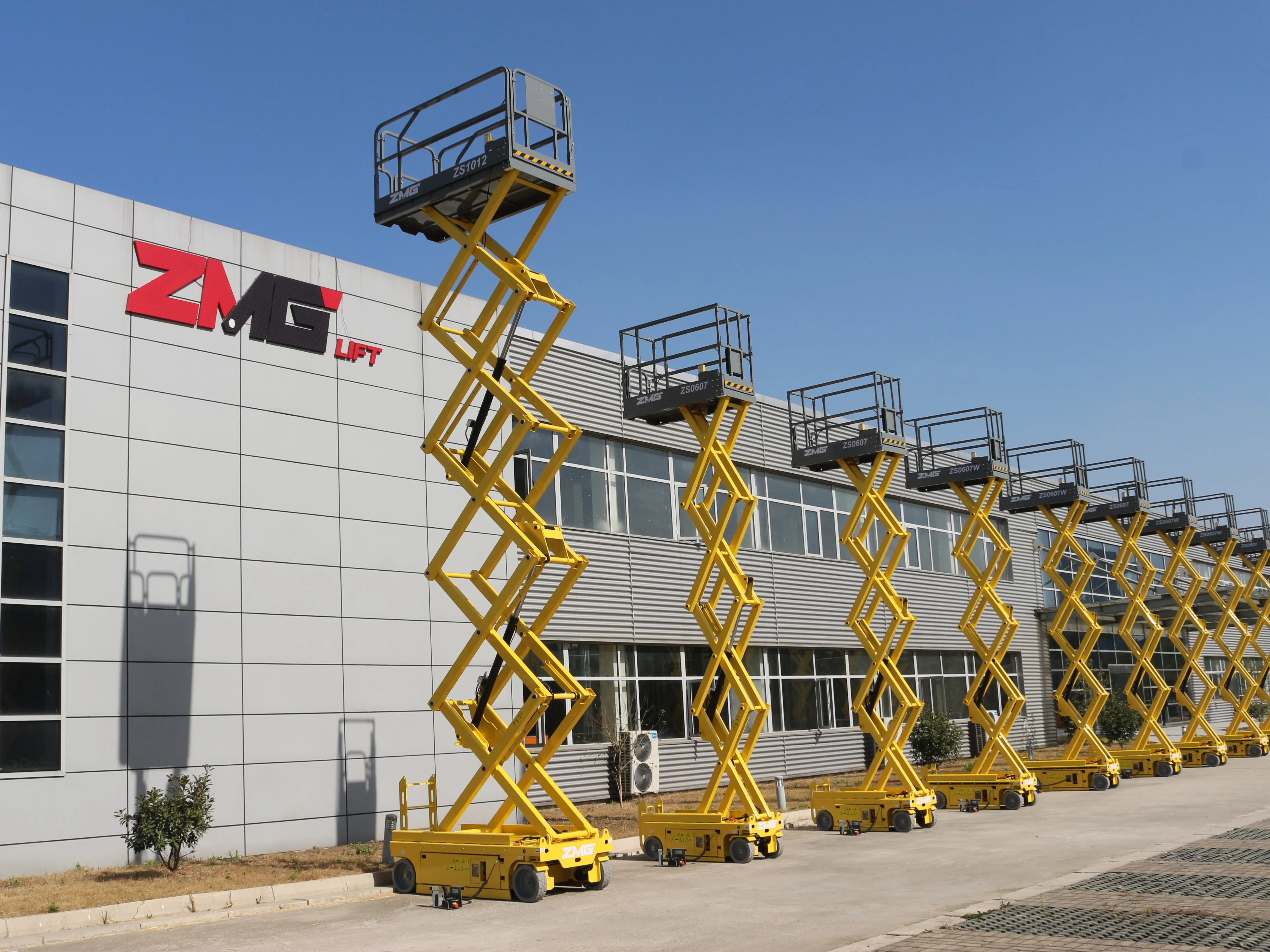 China Manufacture Royal 320Kg 14 Meters Electric Scissor Lift, Factory Price Indoor Hydraulic Scissor Lifts Platform