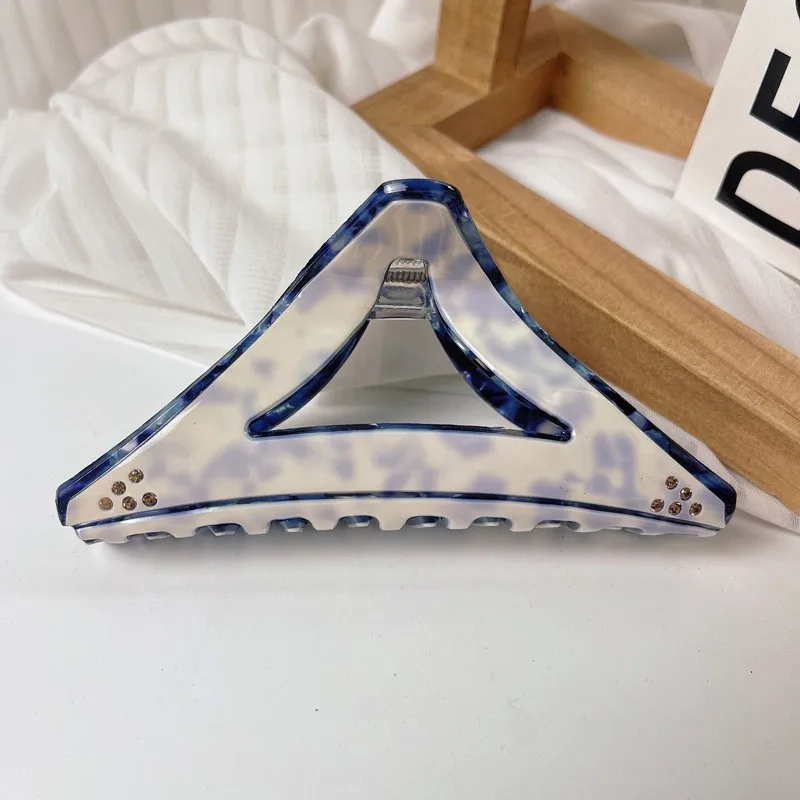 Korean triangle hollow acetic acid grab rhinestone large temperament senior sense hair accessories