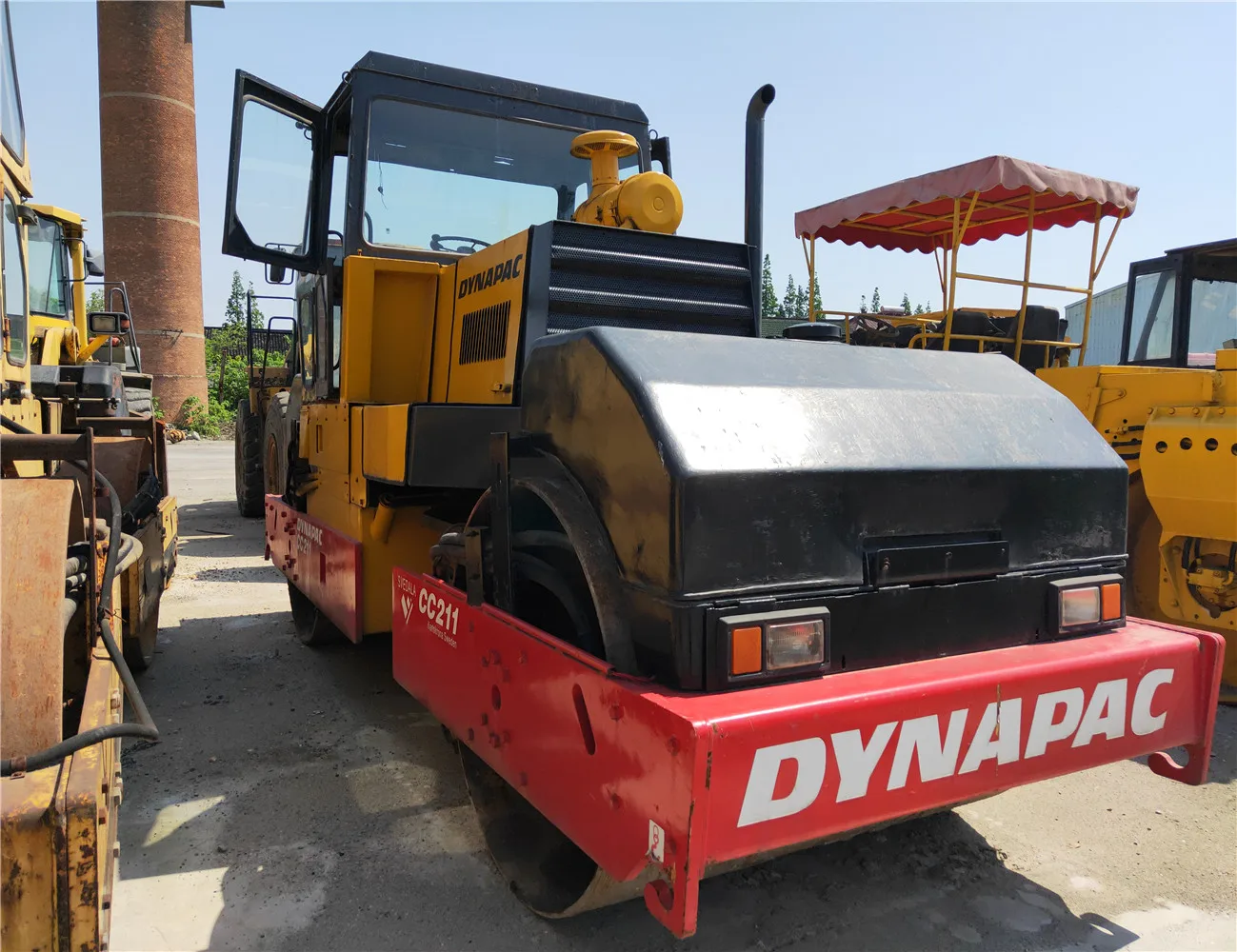 
 Подержанный ролик подержанного действия Dynapac CC211CA30D CA251D CA25D для продажи с хорошей производительностью и хорошим состоянием  