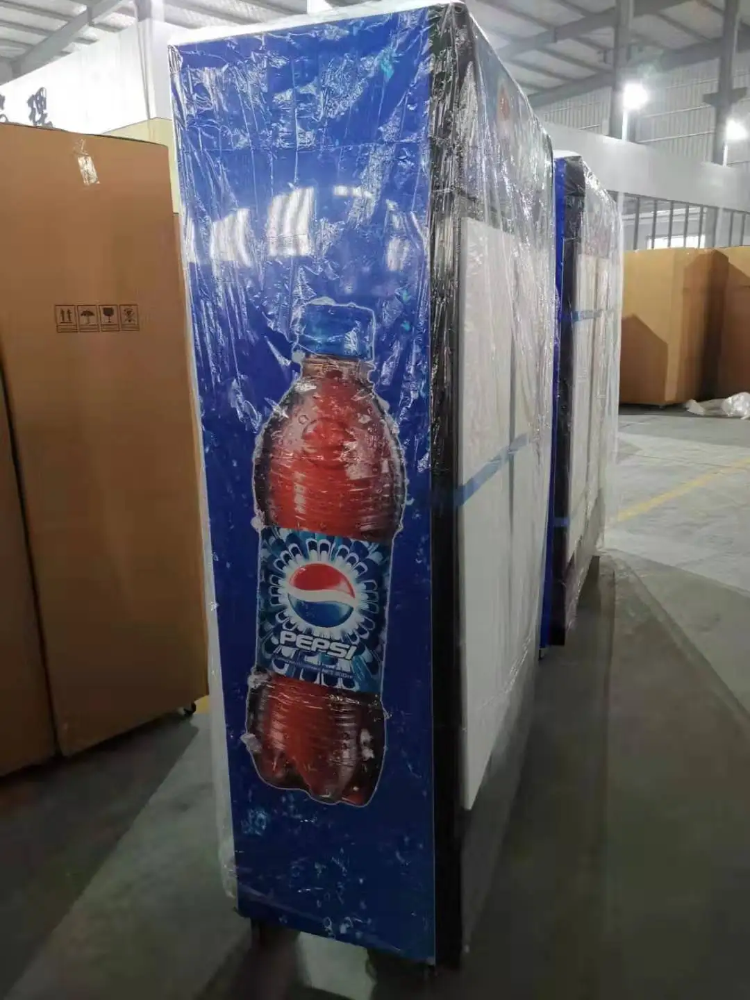 Вертикальный коммерческий морозильник Pepsi с двойной стеклянной дверью 660L