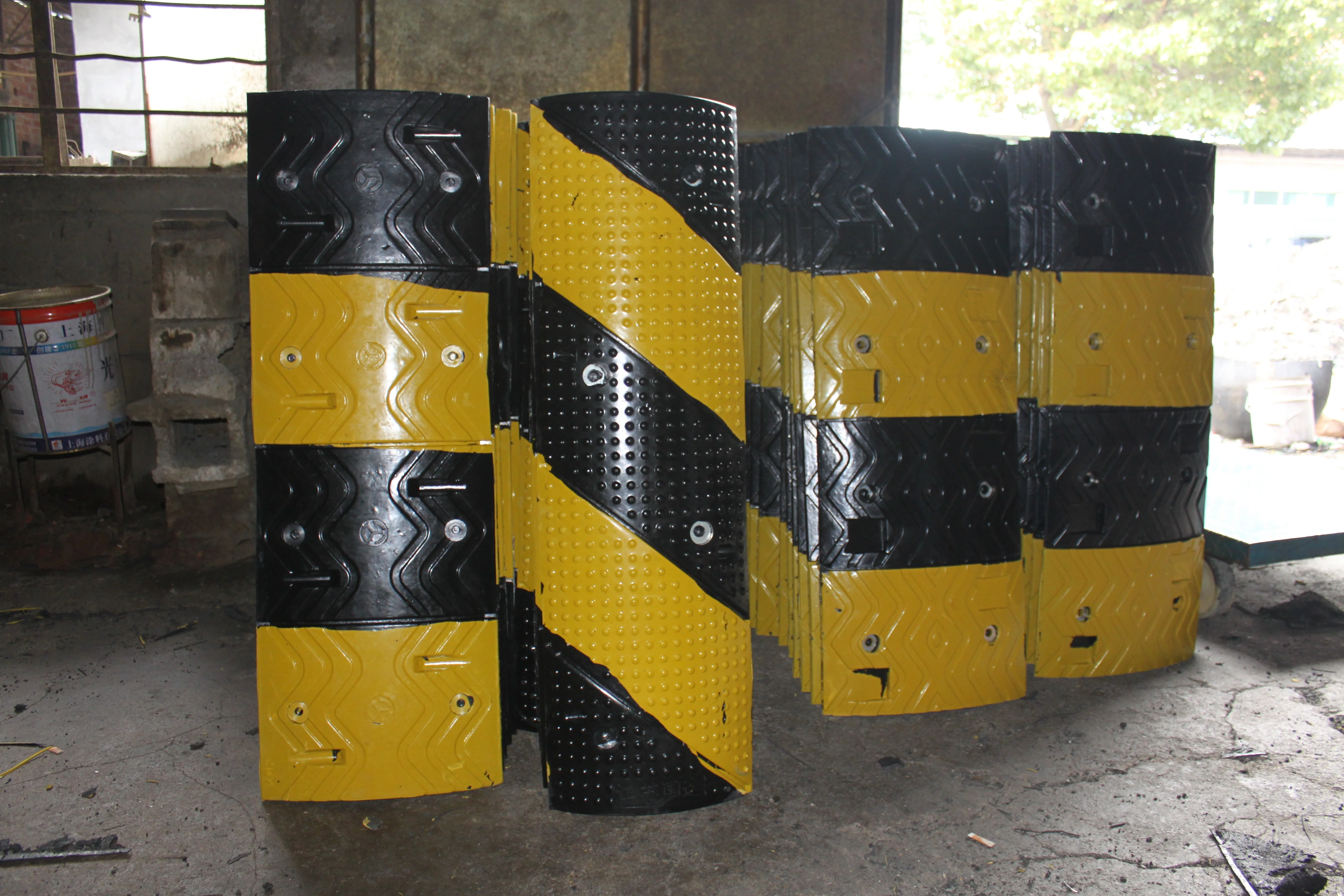 2025 hot sale rubber speed bumps for sale 350*500*50 mm bump stop rubber Zhejiang manufacture bump stop