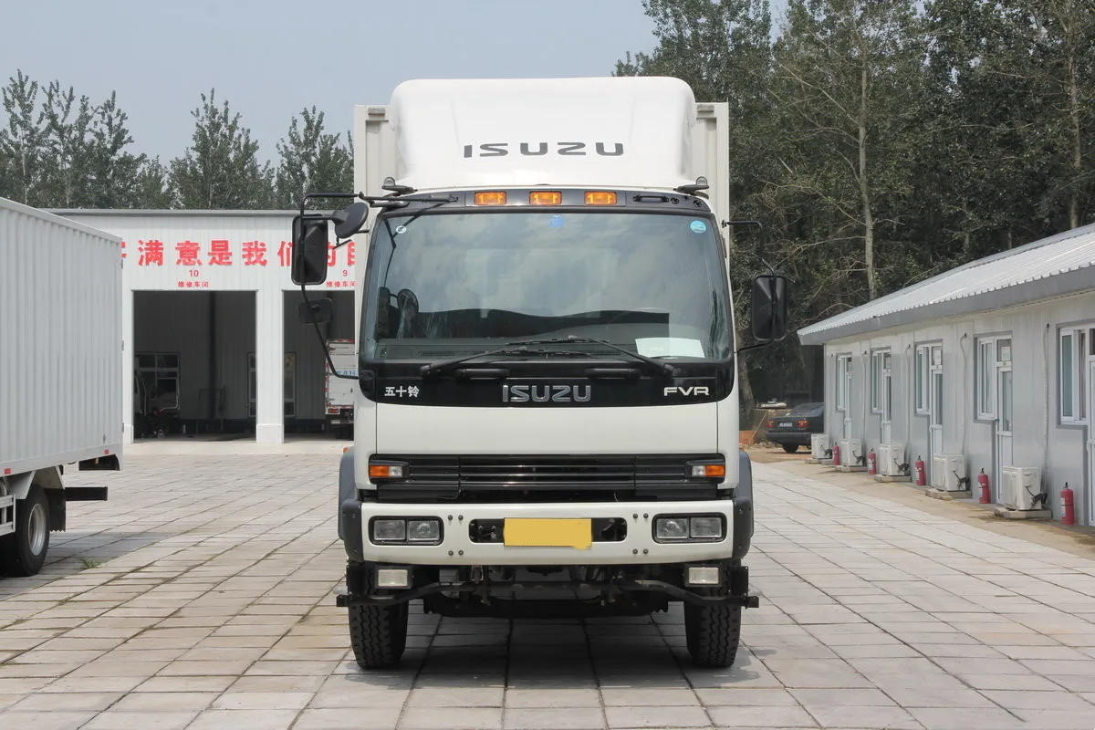 New Brand ISUZU 4X2 4x4189HP Used Cargo Truck Diesel Engine Van High Quality FVR Lorry Truck for Sale