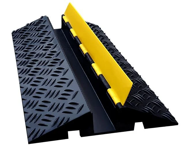 900*500*70mm 3-Channel Heavy Duty Speed Bump Cable Protector With Yellow PVC Cover