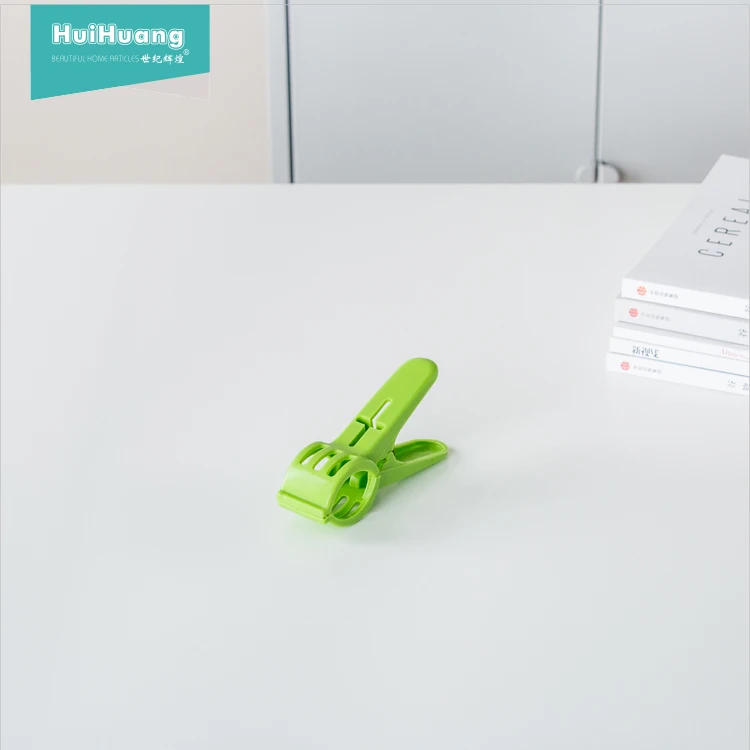 
factory direct sell windproof good quality 4pcs/set plastic beach towel clips wholesale large clothes pegs towel clips 