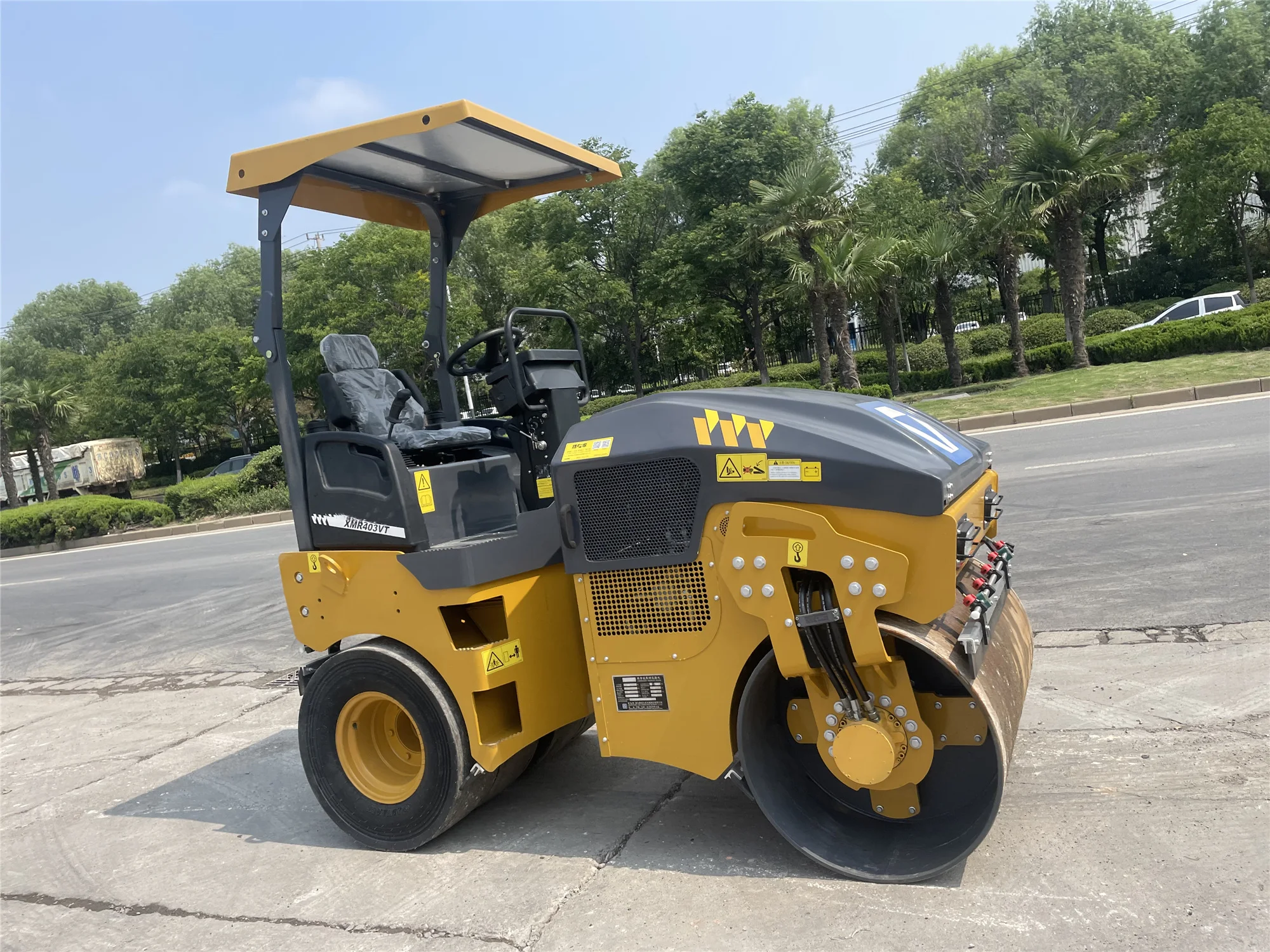 4 ton mini Double drum road roller XMR403 XMR403VT road roller for sale