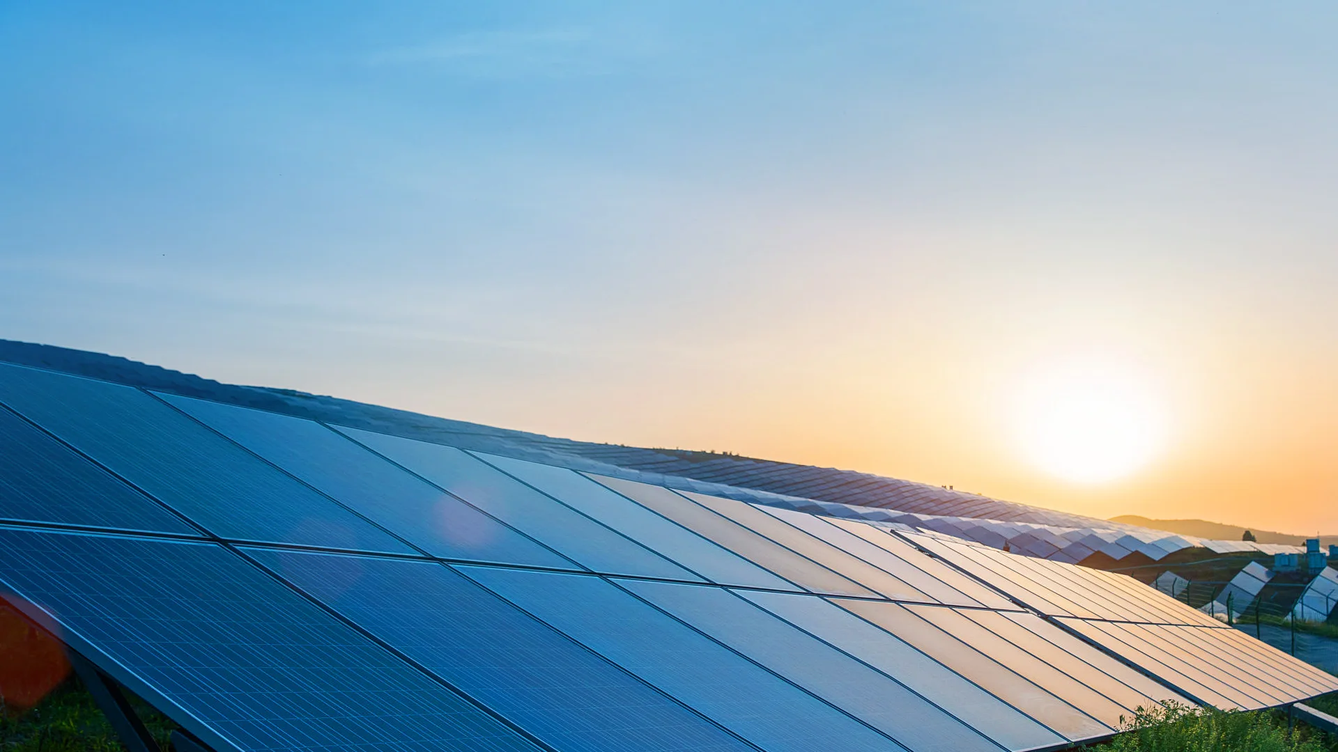 Wholesale 550W 560W 565W 570W 575W 580W Solar Panel Mono Crystalline High Efficiency Solar Module High Quality