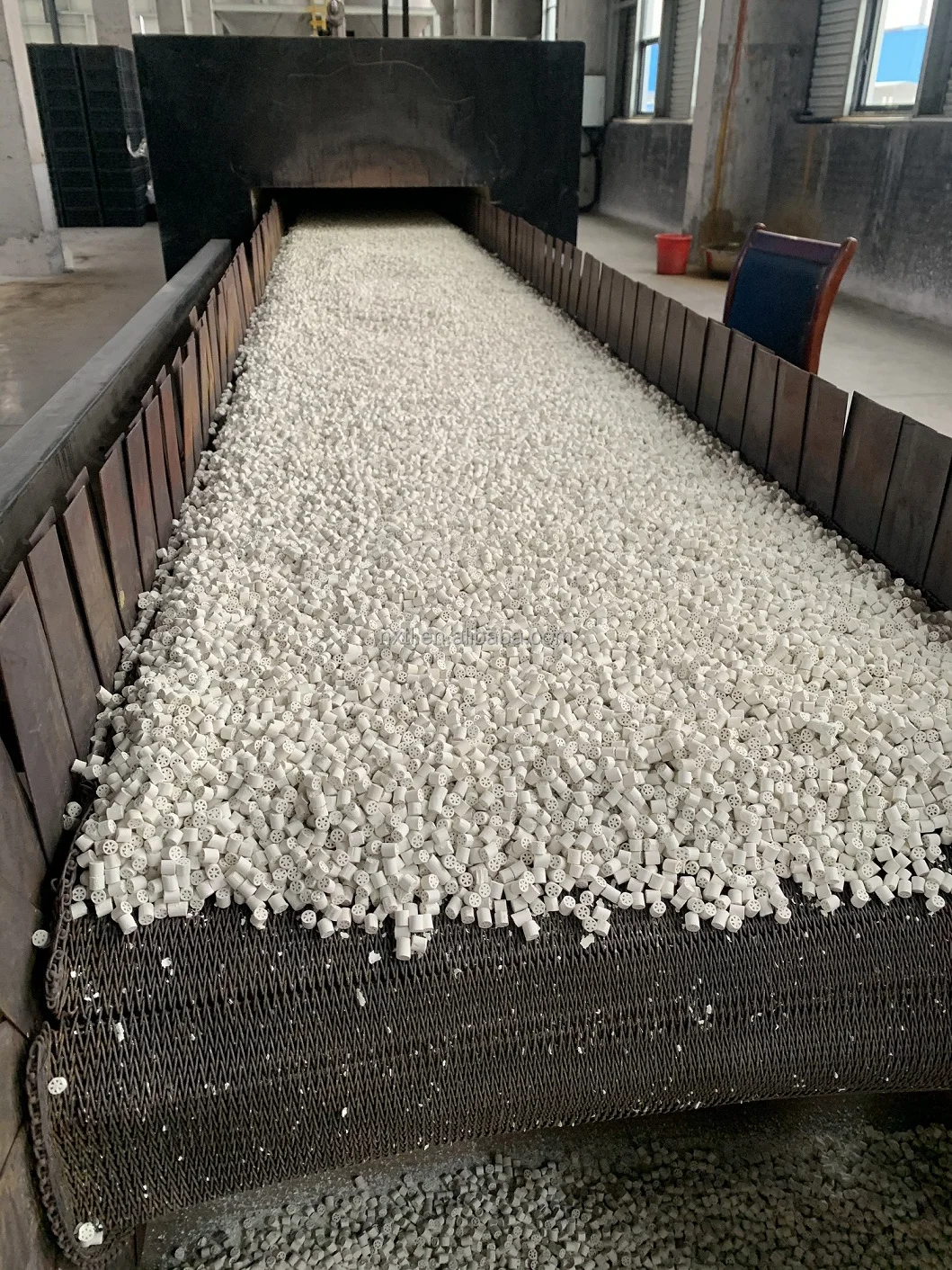 NanXiang High Quality Honeycomb Ceramic Proppant / Filter Catalyst Supported for Mechanical Equipment