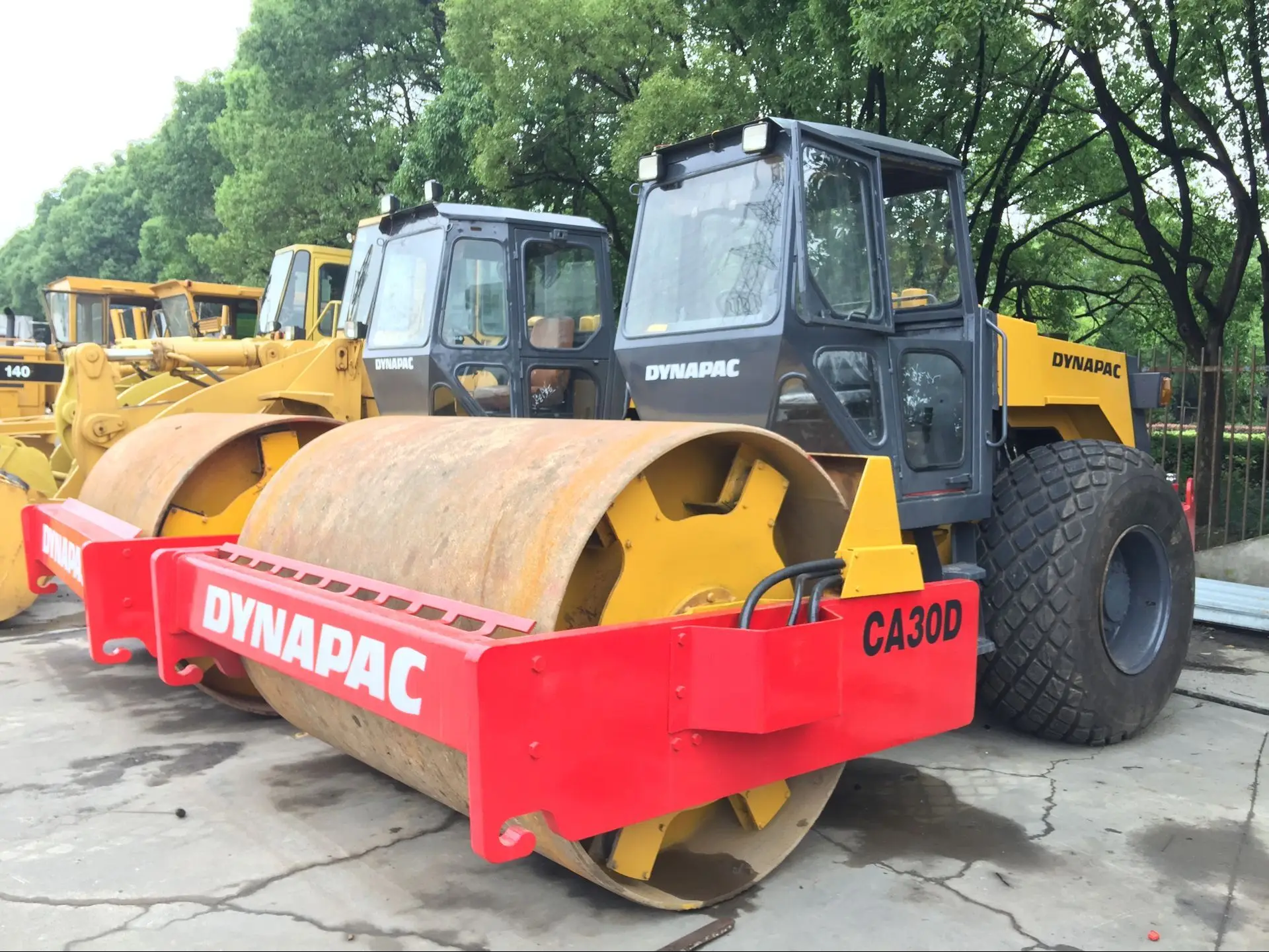 Б/у дорожный каток dynapac ca30d для продажи в Шанхае CA25D