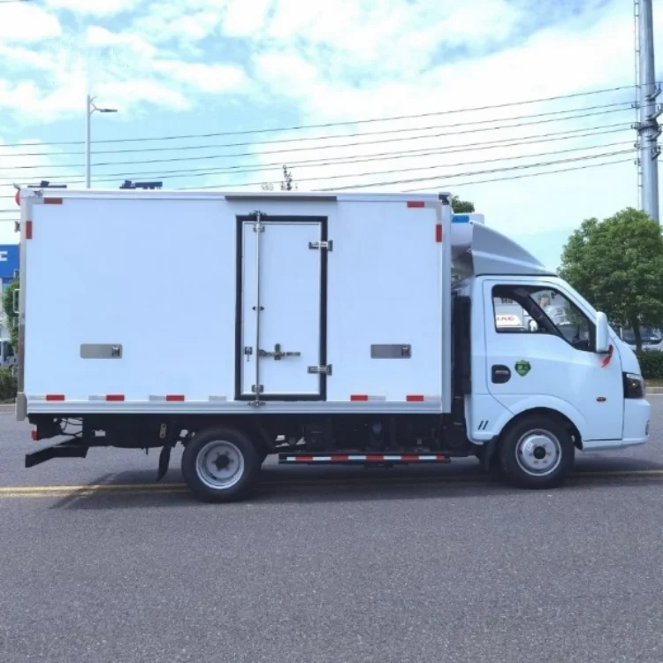 Dongfeng Tuyi Small Diesel Refrigerated Truck Easy to Drive and Fuel-Efficient for Your Needs