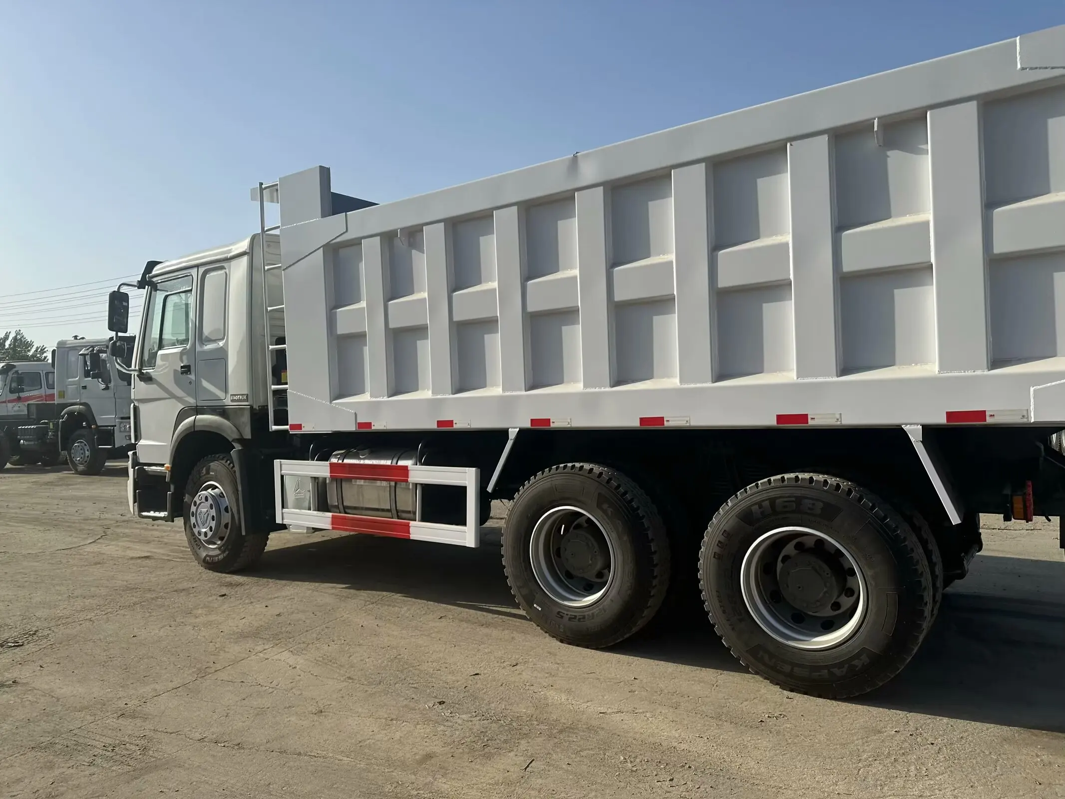 Китайский известный бренд высококачественные тяжелые грузовики 6x4 самосвал Shacman и HOWO для продажи