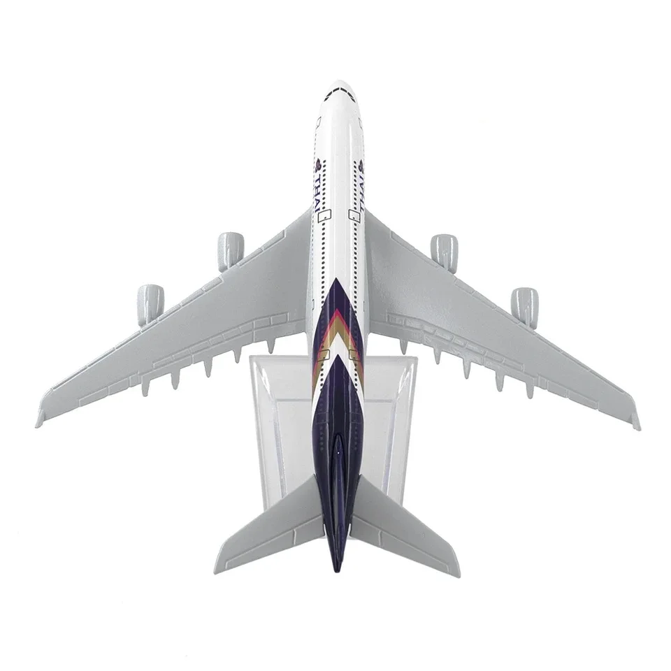 Модель самолета A380 тайской авиакомпании 16 см