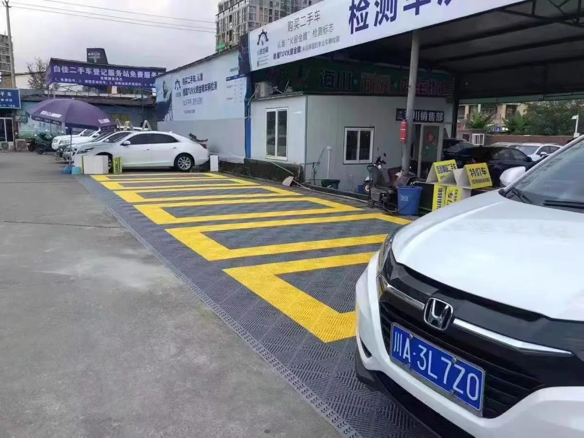 40x40x2 Garage Flooring Car Floor Mat PVC Interlocking Plastic Garage for Car Wash Floor Tile fou Various car wash shops