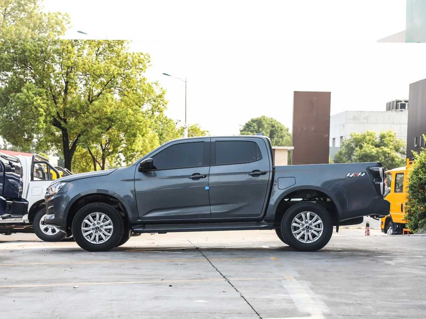 Isuzu D-MAX 2023 2WD 4x4 Diesel 1.9T Turbocharged Pickup 6-Speed Ultimate SUV Performance