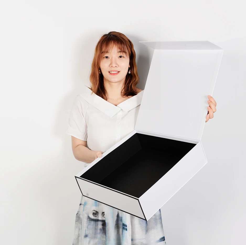 Manufacturer Deluxe Rigid Big Size Paper Folding Carton Presentation Dress/Clothes/T-Shirt White Magnetic Gift Box Packaging