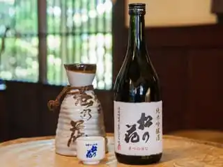 Японская мягкость и острота мягкая кислотная бутылка риса вина сакэ