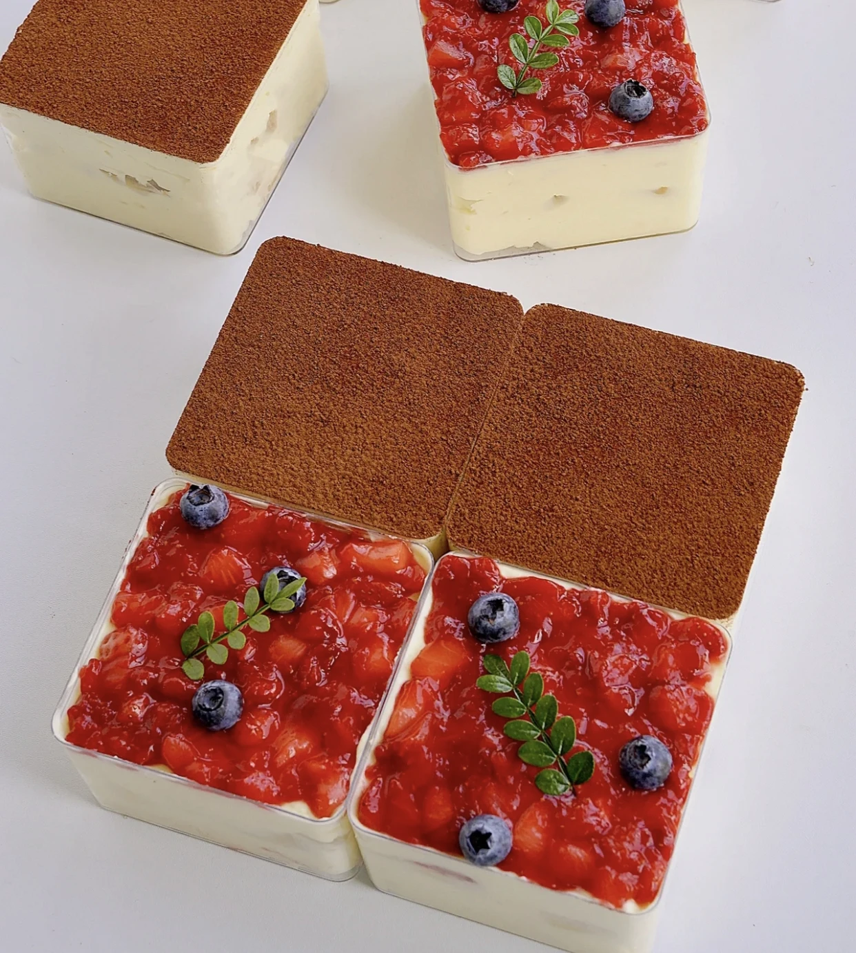Hot Sale Transparent Square Acrylic Cake Box Square Tiramisu Dessert Cake Container Acrylic Pastry Packaging Lid Box