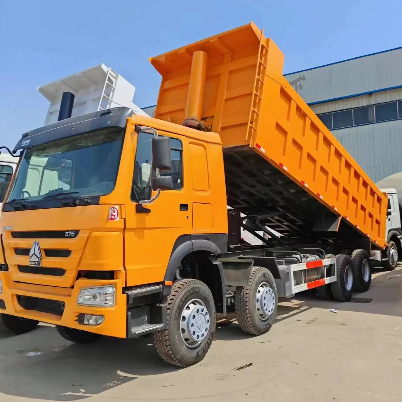 Refurbished SinotruK Howo8*4 6*4 rear dump tractor transport needs