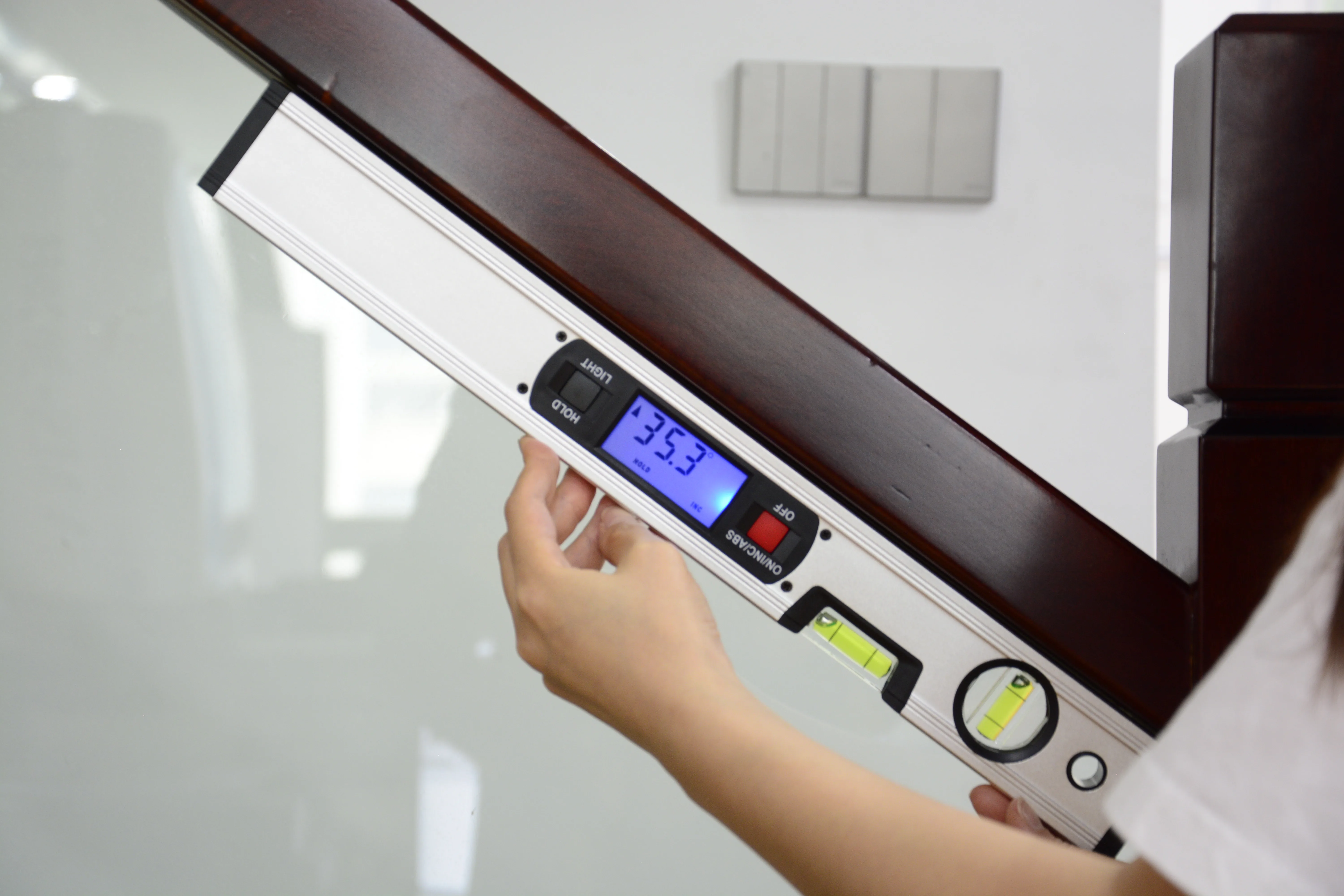 ACE digital portable magnetic spirit level