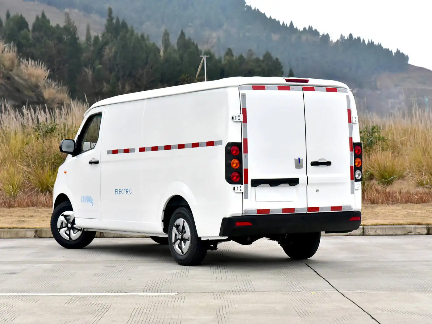 Chinese electric vehicle EV electric van cargo van long range
