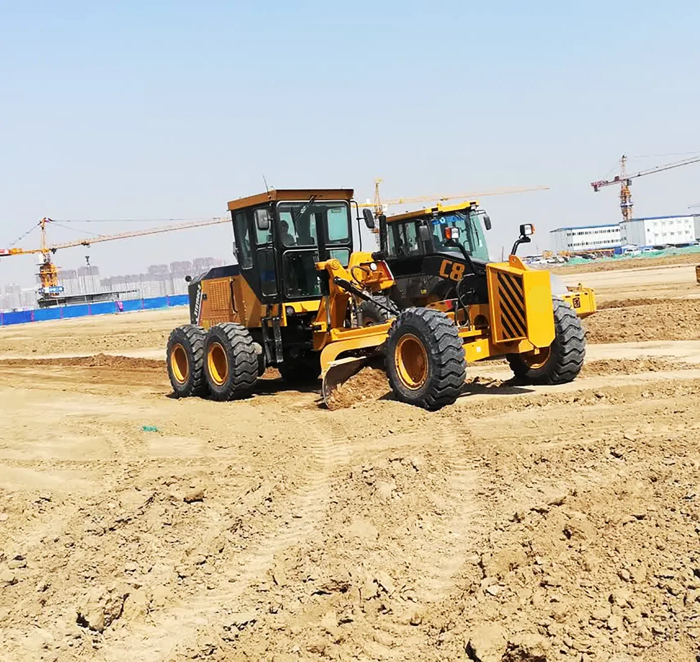 Top-Quality Grader: STG230C-8S with Front Blade for Versatile Applications