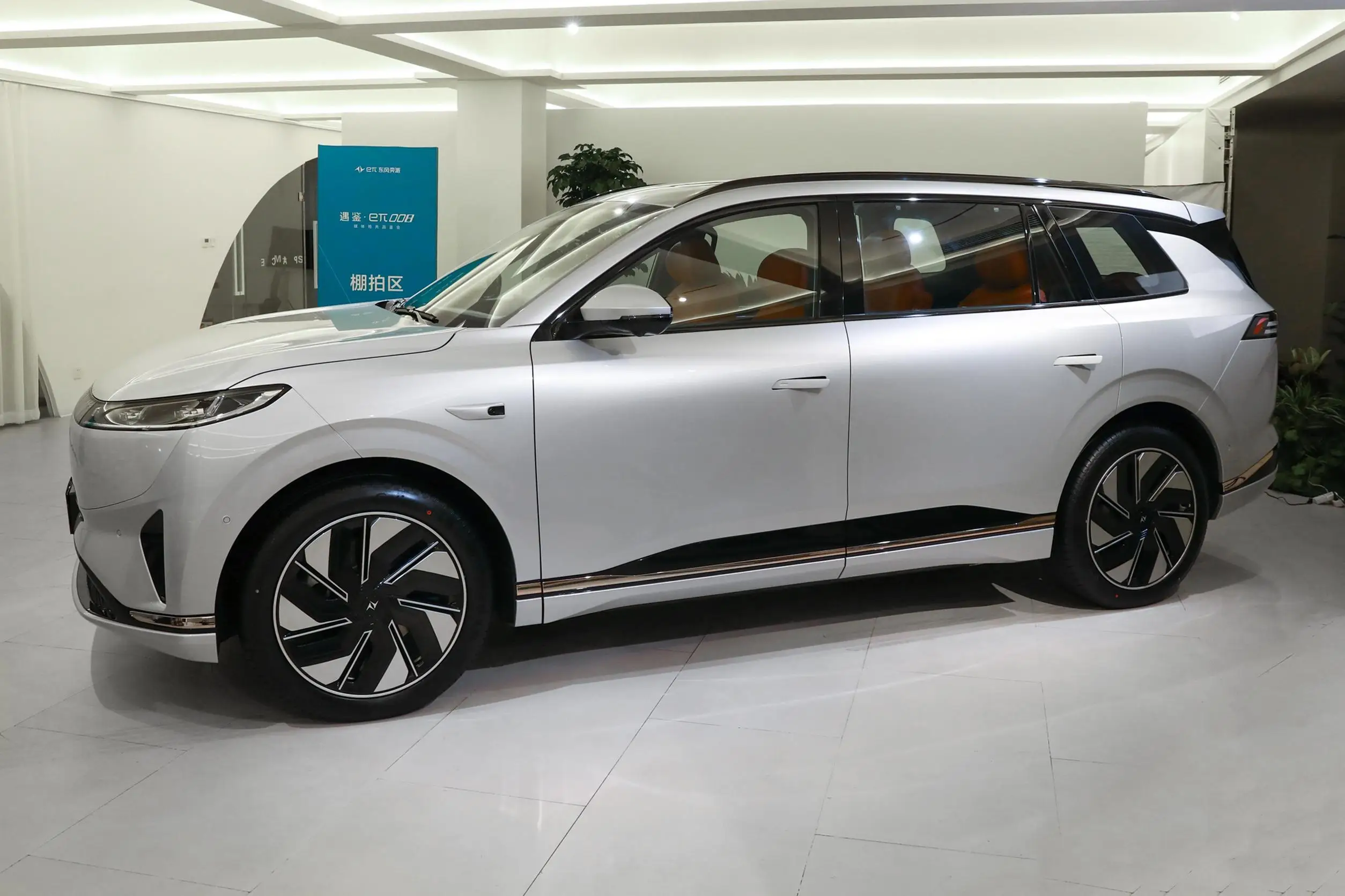 Dongfeng e 008 2024 гибридные автомобили 4WD Гибридный расширенный диапазон 6-местный BAW Полярный камень 01 Новый внедорожник