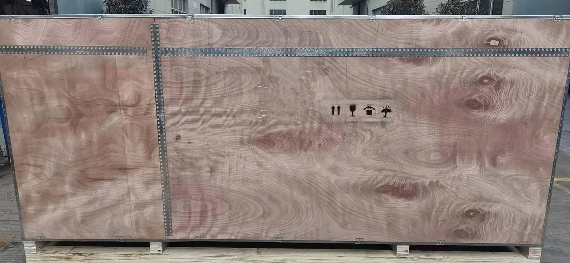 5 years warranty Free instruction 6 Heads 9/12/15 needles automatic Computer control Multi functional Embroidery Machine