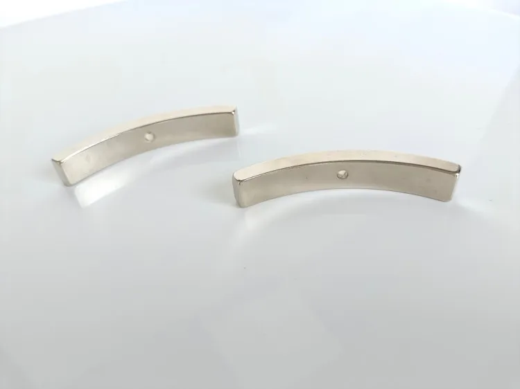 Sell the best industrial magnet permanent magnet tiles for generators and wind turbines