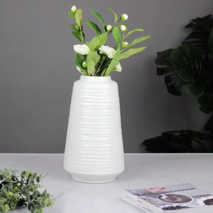 Nordic style  Ceramic Flower Vase Vintage Table Porcelain White Vase for Living Room Indoor Home Decoration