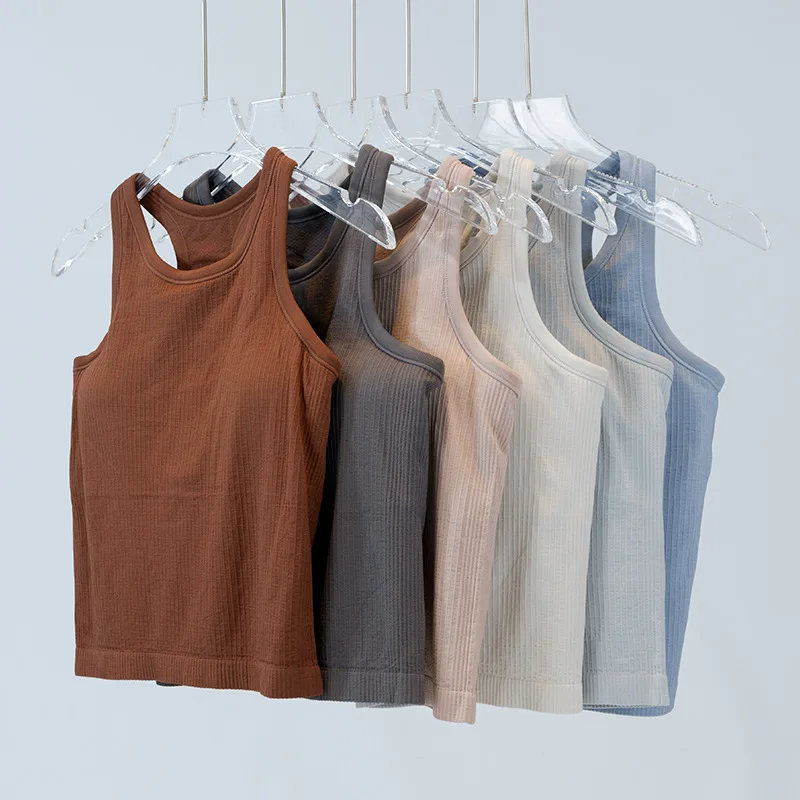 Женский спортивный короткий жилет