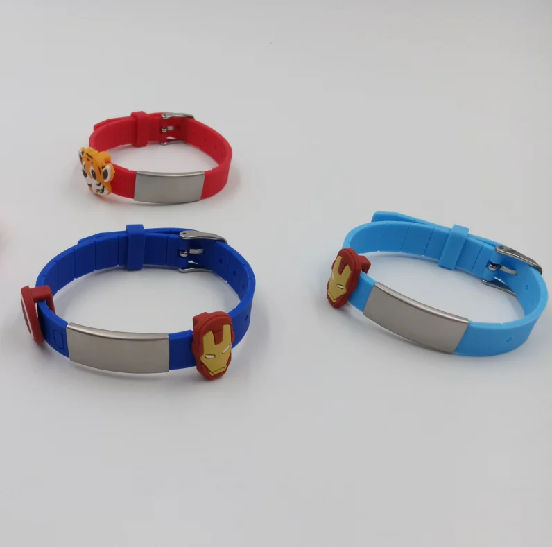 Cheap printing custom debossed logo text size glowing in the dark color silicone bracelet