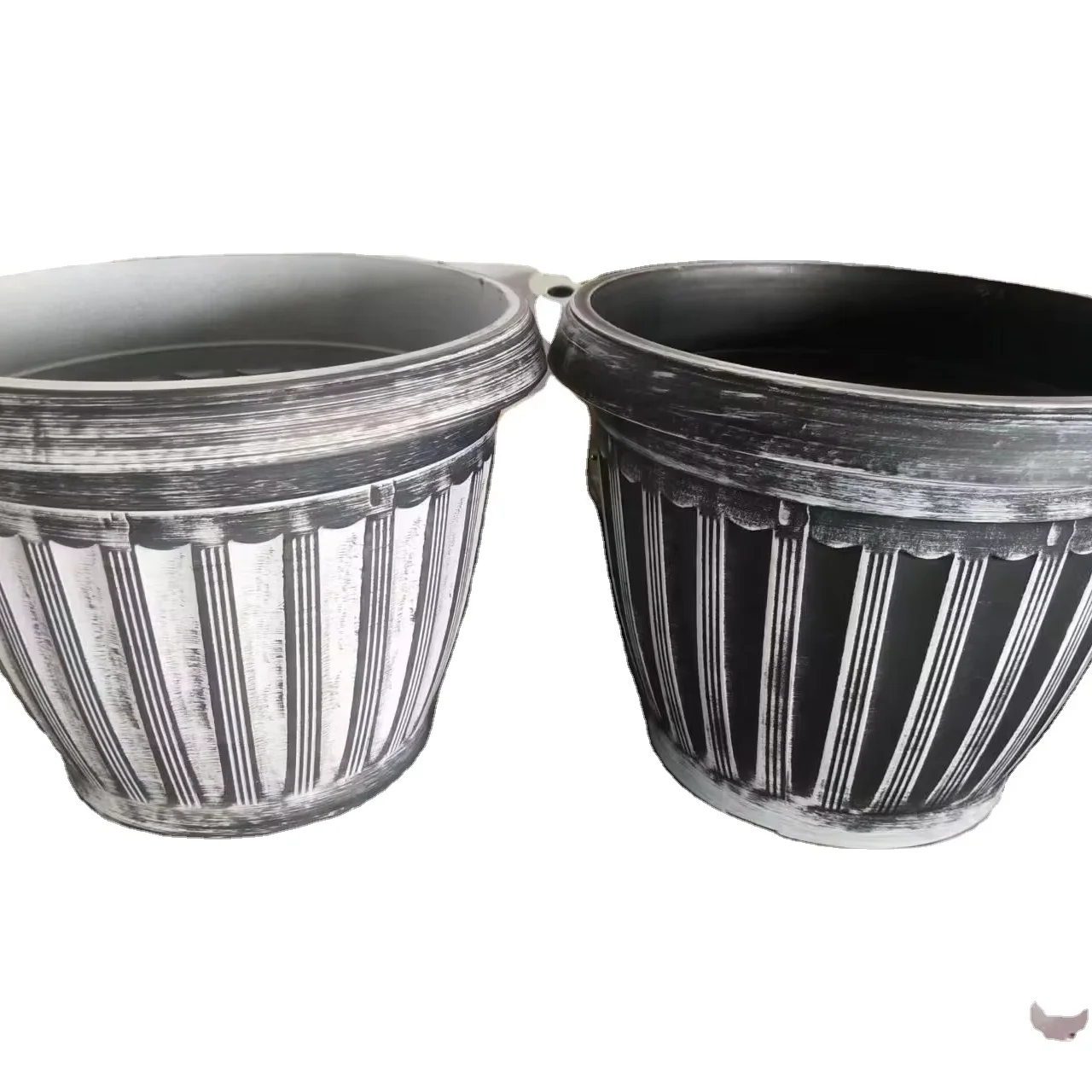 Factory popular cheap hand brushing paint plastic plant planter for garden decoration