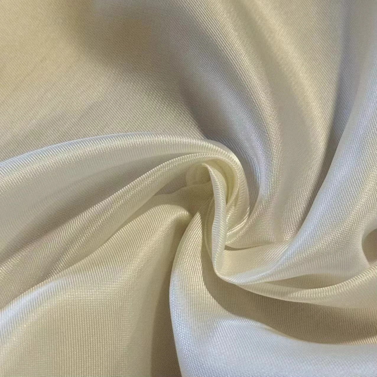 Высококачественная ткань из переработанного волокна для защиты окружающей среды поглощает влагу и используется в качестве подкладки для костюмов