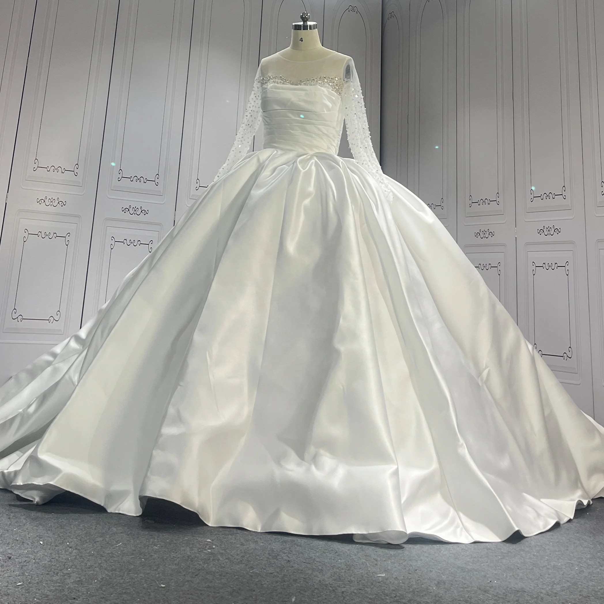 Luxury Satin Long Sleeves Bridal Wedding Gowns Beaded Ball Gown Women Wedding Dresses