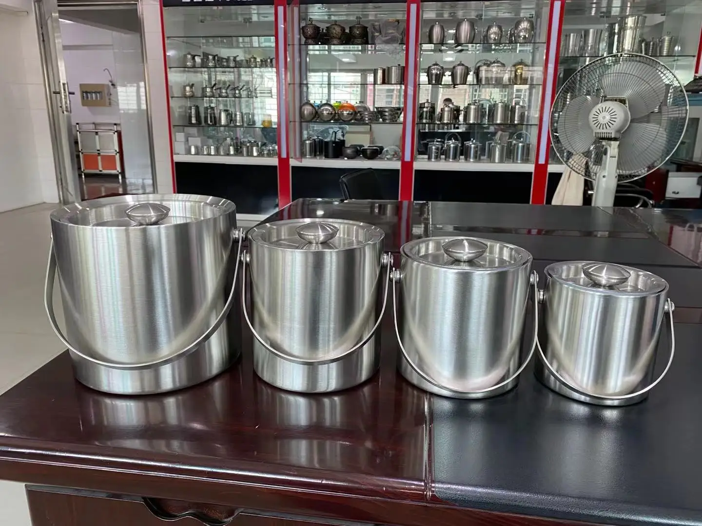 HanFa promotional stainless steel metal wine bottle holder