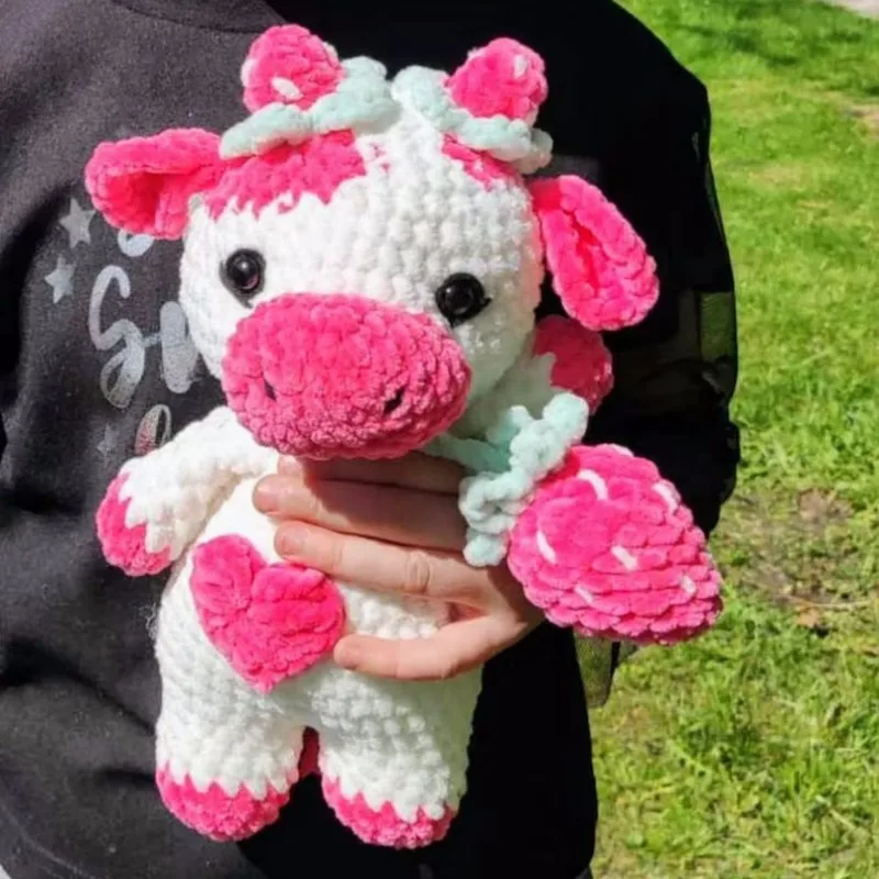 Custom Toys Pink Plushies Pelotes De Laine Strawberry Cow Stuffed Animal Plushie Plush Toy Cheveux Au Amigurumi Crochet Doll Cow