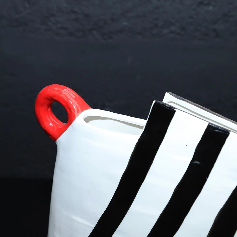 Modern Italian White Red Ceramic Flower Ware Vase European Style Office Model Room & Home Garden Decoration Simple yet Elegant