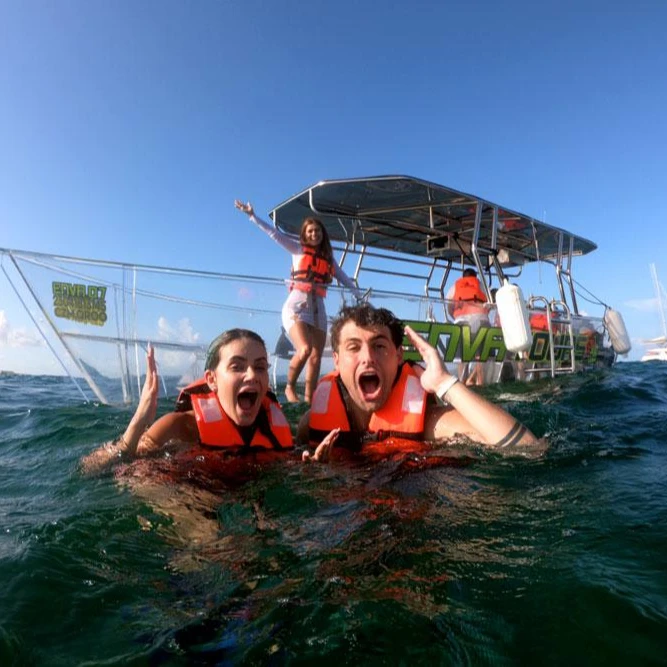 Clear boat with thermoformed polycarbonate glass bottom for river and ocean travel