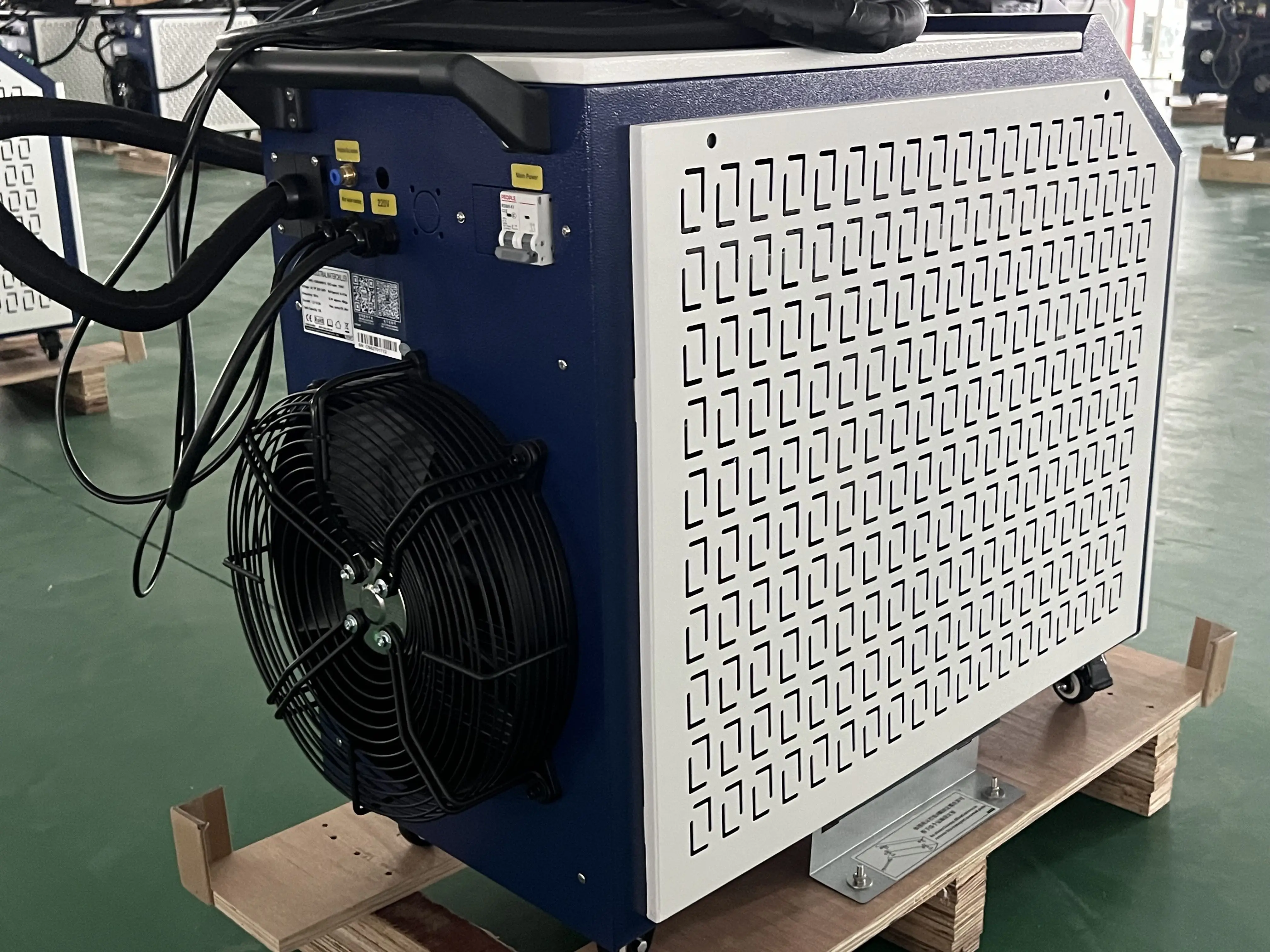 Low Price 3 in 1 3000W Handheld Integrated Water-cooled Laser Welding Machine